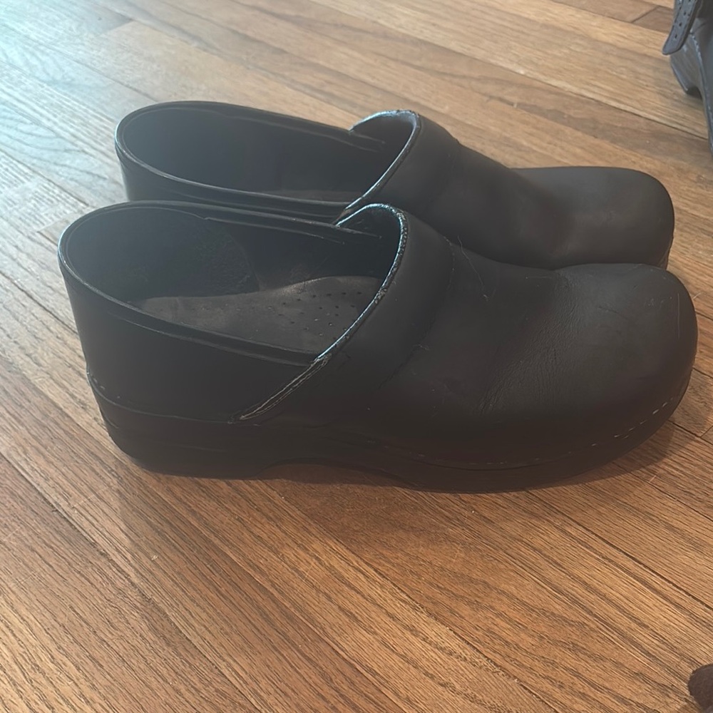 Black danskos